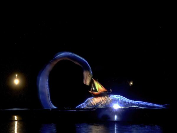L'un des monstres des profondeurs réalisés pour Pairi Daiza: projection des réalisations en 3D sur un écran de gouttelettes d'eau. Photo: Drop the Spoon