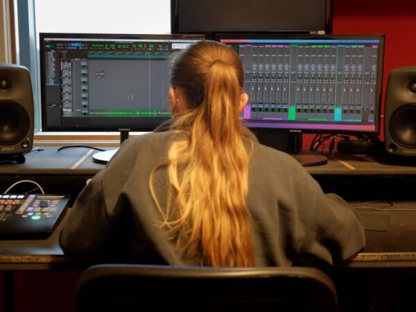 Les coulisses de l'IAD: nos formations en montage et scripte